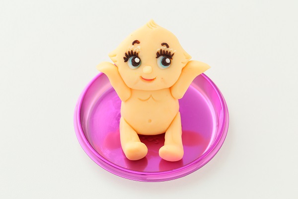 チョコキャラクター人形付き リボンのバタークリームデコレーションケーキ 4号 12cm 4