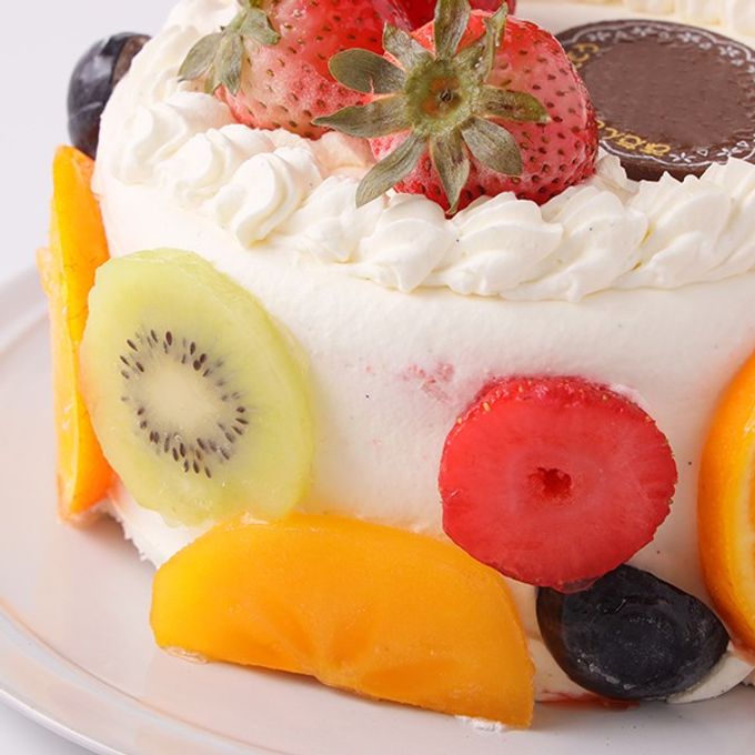 輪切りのフルーツが付くかわいい萌え断ケーキ♪ スペシャルレインボーケーキ 5号 15cm 7