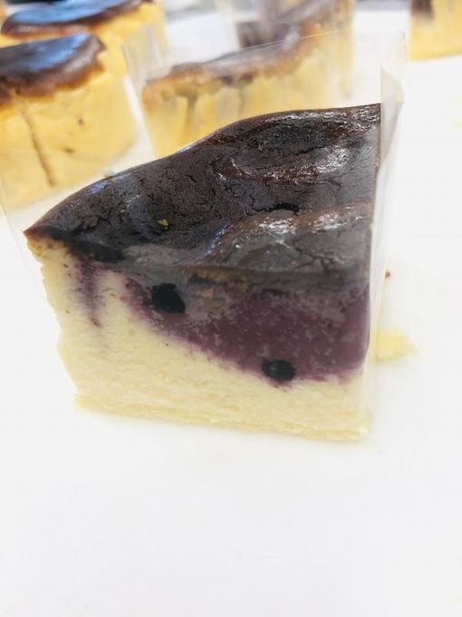 魅惑のバスクチーズケーキ ブルーベリーMIX 2