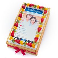 インスタ風写真ケーキ M ビスキュイ付フレッシュフルーツ乗せ生クリームショートケーキ 28×17cm birthdaygram-mid