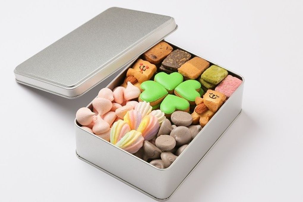 お菓子の宝石箱・くま缶(大)×四葉のクローバー クッキー、メレンゲ、焼き菓子 1