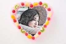 大型写真ケーキハート型 イチゴクリーム 9号 27cm 【送られてきた画像を色鉛筆画に編集できます】 3