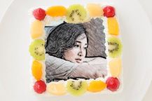 【14～18名様向け】写真ケーキ 角型 生クリーム 24cm×24cm 【送られてきた画像を色鉛筆画にも編集できます】 2