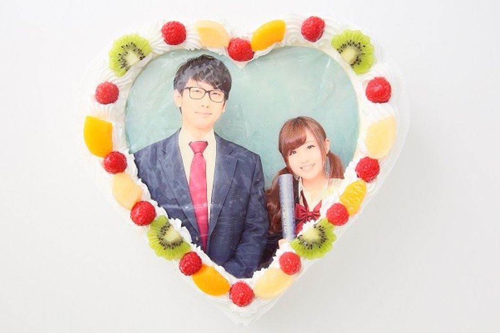 大型写真ケーキハート型 生クリーム 9号 【送られてきた画像を色鉛筆画に編集できます】27cm  1