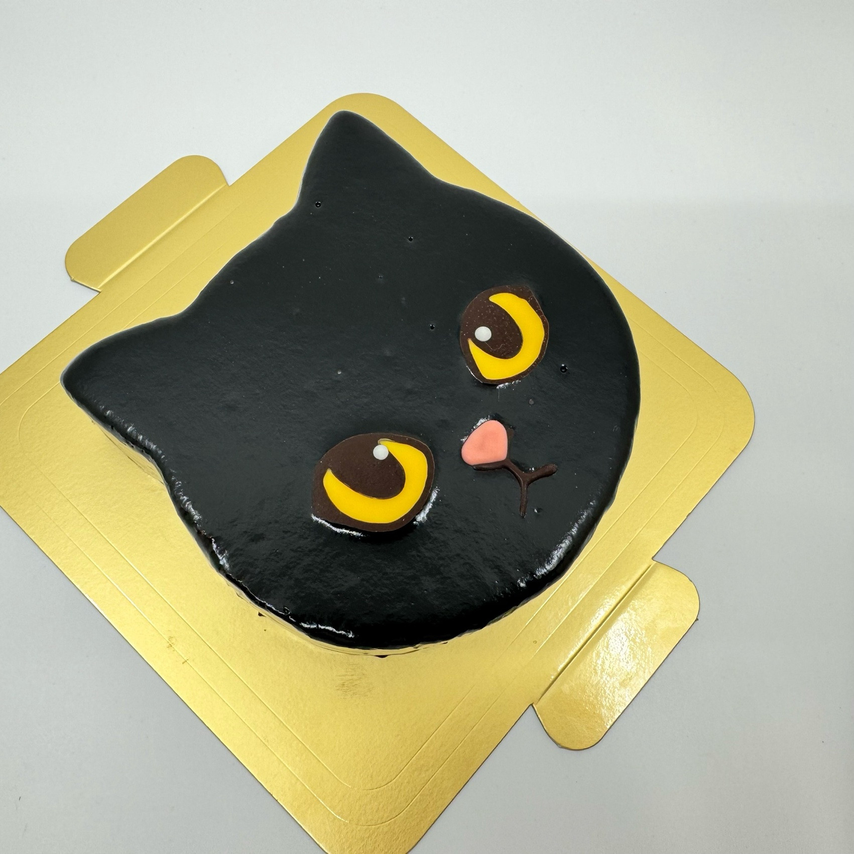 黒猫☆カップケーキ 黒ネコの中に隠れてる！」【シャトレーゼ】464円「ハロウィン