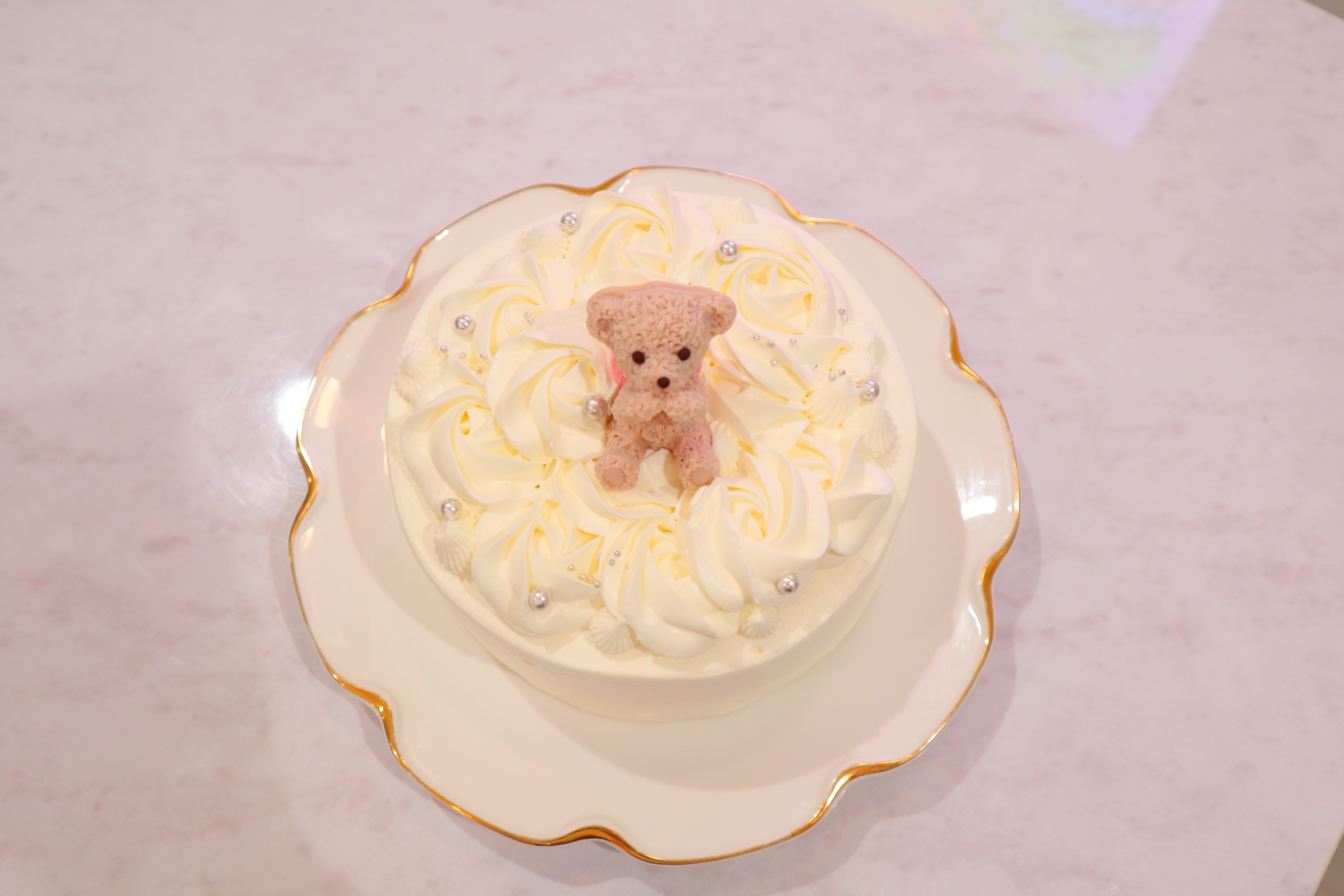 くまちゃんローズケーキ5号サイズ（Milkymoco） | Cake.jp
