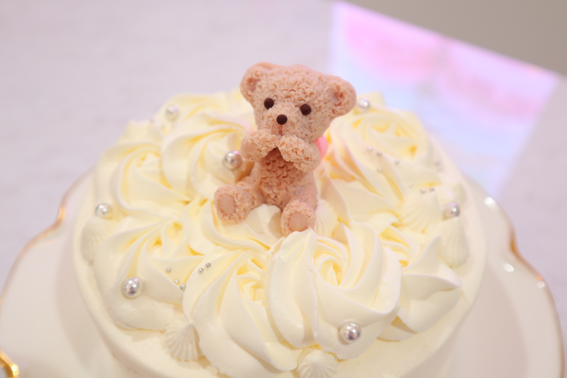 くまちゃんローズケーキ5号サイズ（Milkymoco） | Cake.jp