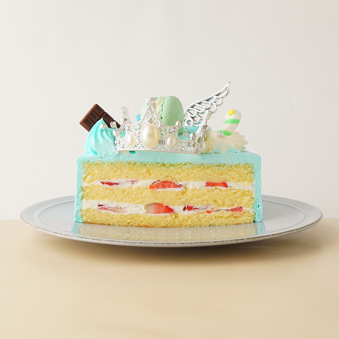 マカロンとティアラのケーキブルータイプ（洋菓子夢工房ル＊アンジュ） | Cake.jp