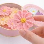花咲く焼菓子「お花のぼうろ（コスモス）いちご餡白餡」3缶セット｜オリジナル紙袋を3枚 2