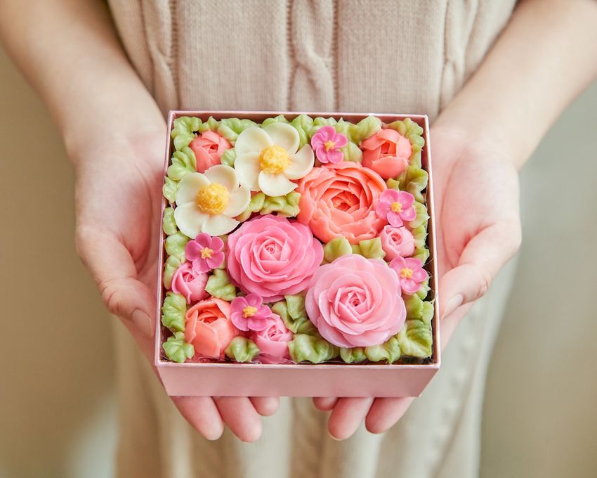 【特別ギフトに】✿食べられるお花のボックスフラワーケーキ【Peach Pink】 母の日2024  2
