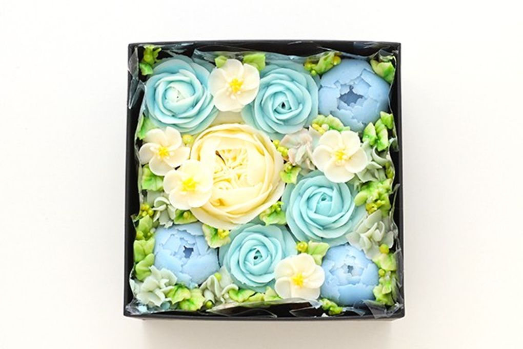 『食べられるお花のケーキ』Charmant Blue ボックスフラワーケーキ 3