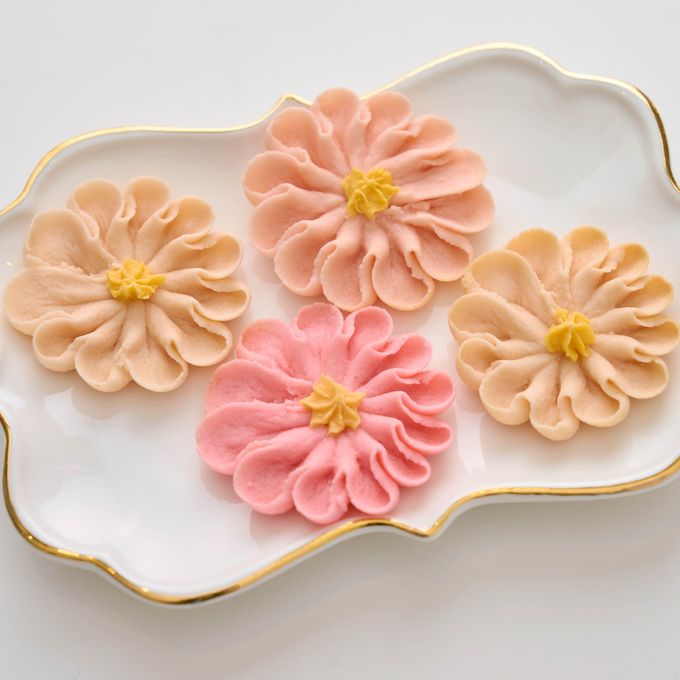 【特別ギフトに】 お花のぼうろ（コスモス）＜3缶セット＞ 【紙袋付き】お歳暮2025 2