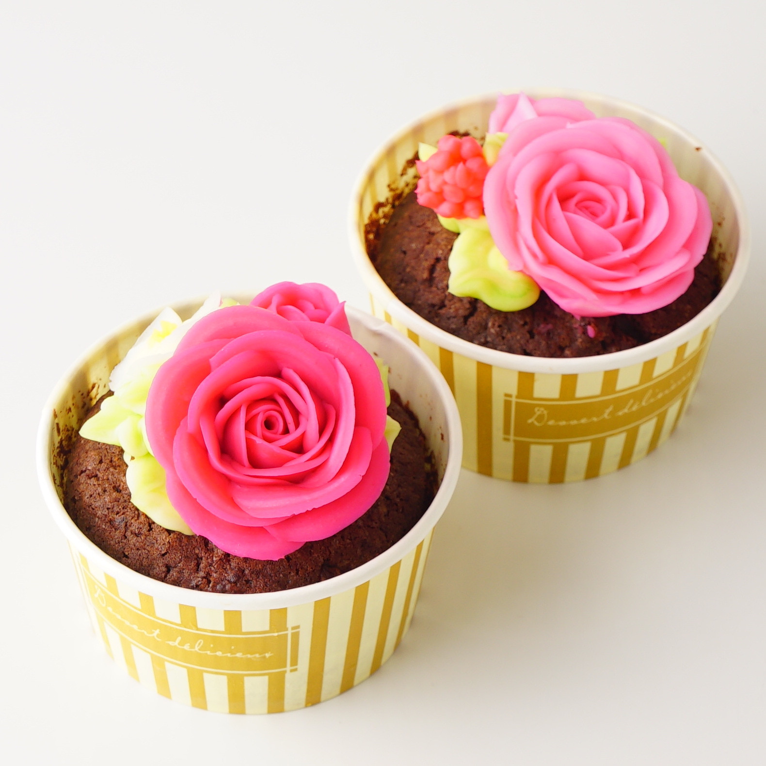 Cake.jp限定】食べられるお花のバレンタインカップケーキ4個セット