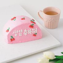 さくらんぼのハーフケーキ