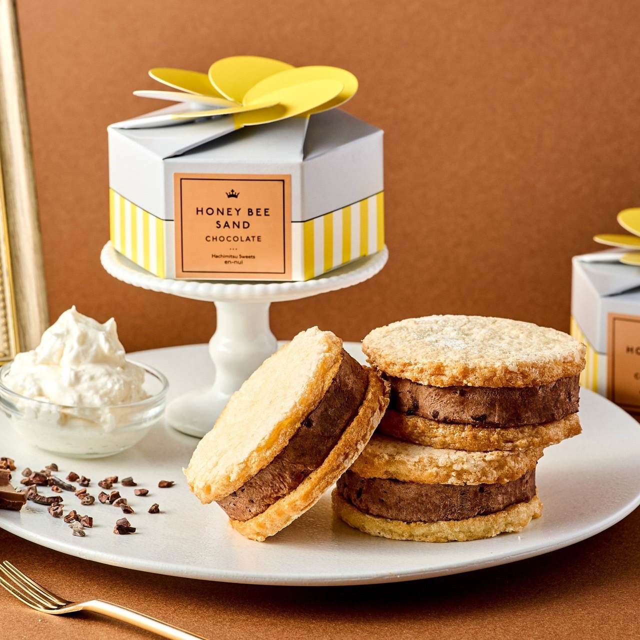 HONEY BEE SAND ギフト６種セット(プレーン・キャラメル・ピスタチオ・チョコ・フランボワーズ・マンゴーレモン) （HACHIMITSU  SWEETS en-nui） | Cake.jp