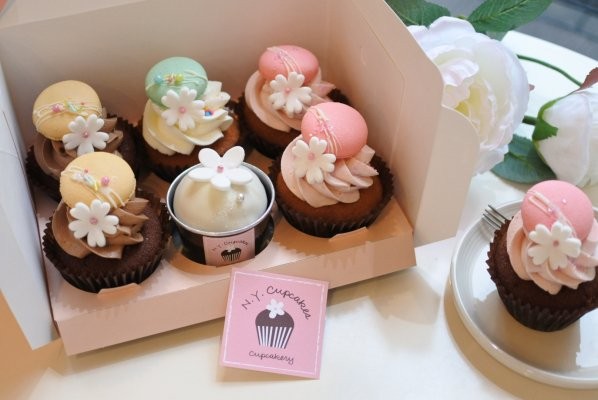 3種のマカロン カップケーキ 6個入 母の日2024（N.Y.Cupcakes