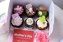 母の日限定 マカロンとフラワーカップケーキ6個入  母の日2026 1