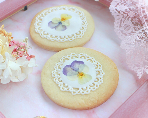 お花のレースクッキー アイシングクッキー/ エディブルフラワー お花のレースクッキー アイシングクッキー/ エディブルフラワー