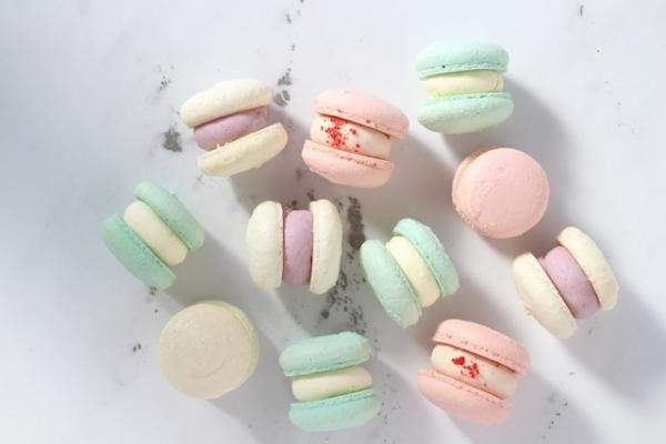 3個入り? パステルレアチーズマカロン3種 （KITTY SWEETS） | Cake.jp