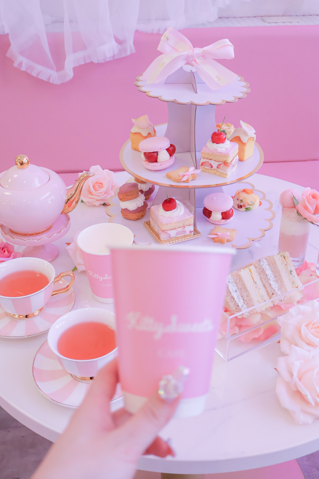 おうちアフタヌーンティー【Kitty Afternoontea ~pink rose~】（KITTY SWEETS） | Cake.jp