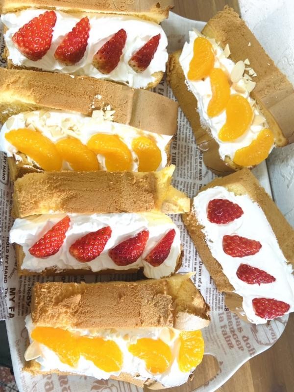苺＆みかんのクリームサンドシフォン 各3個、合計6個入り（せるろいど焼菓子店） | Cake.jp