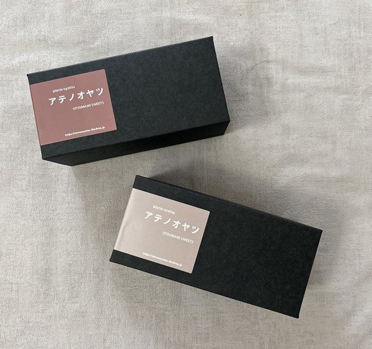 ※パッケージは黒箱でシールの色はランダムです 2