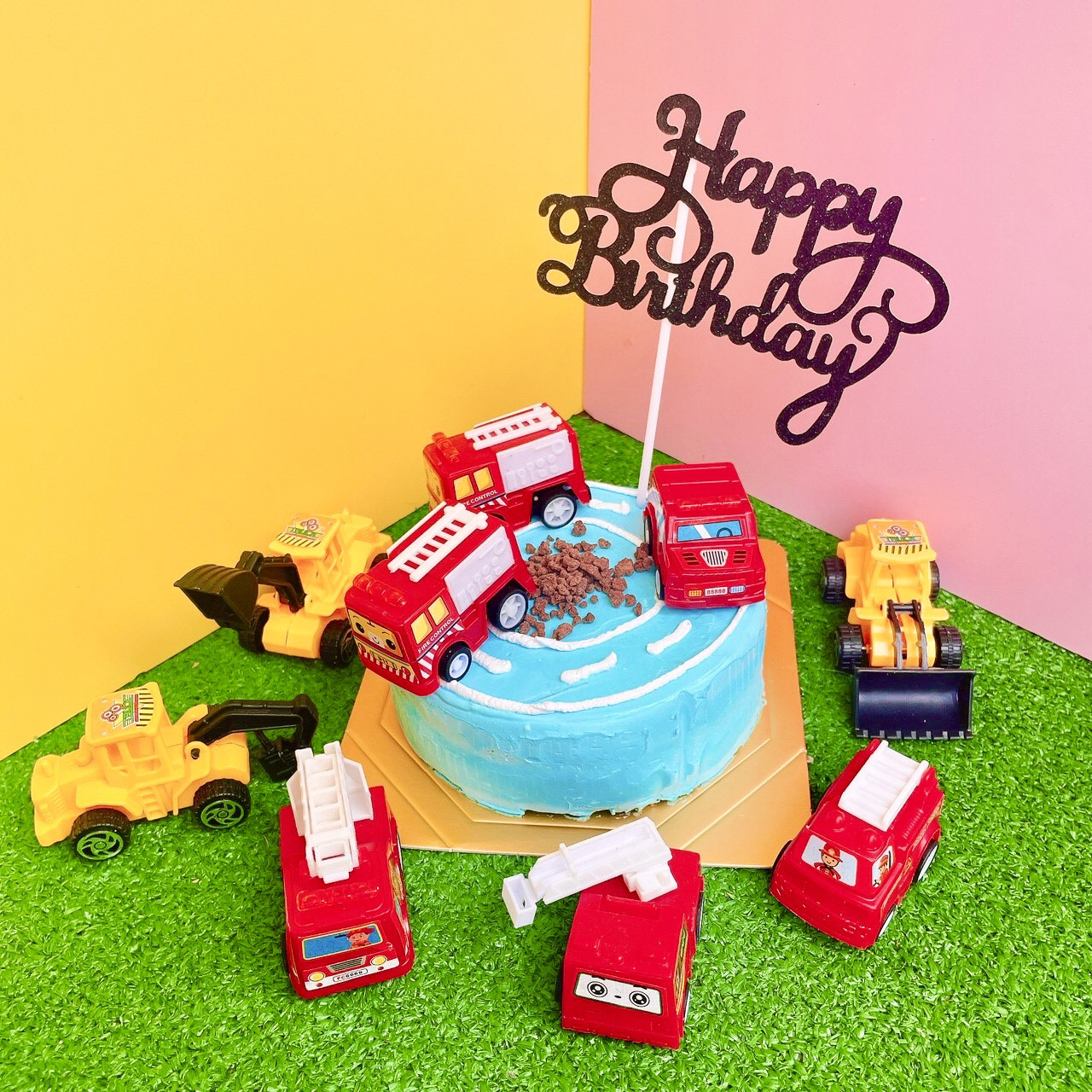 消防車おもちゃケーキ 4号（decolne） | Cake.jp