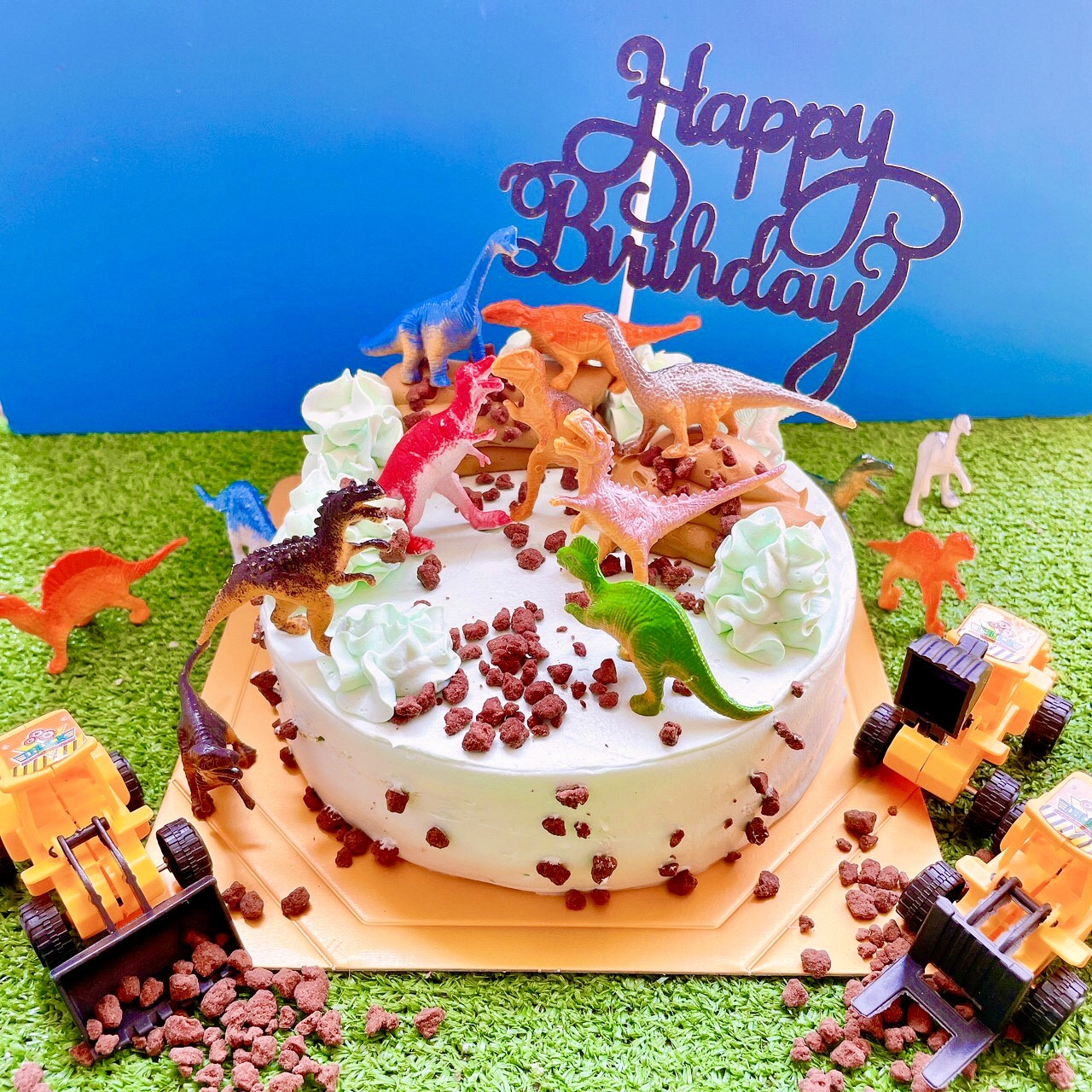 カスタム可♪恐竜おもちゃケーキ 5号 (decolne) | Cake.jp カスタム可♪恐竜おもちゃケーキ 5号 (decolne) | Cake.jp