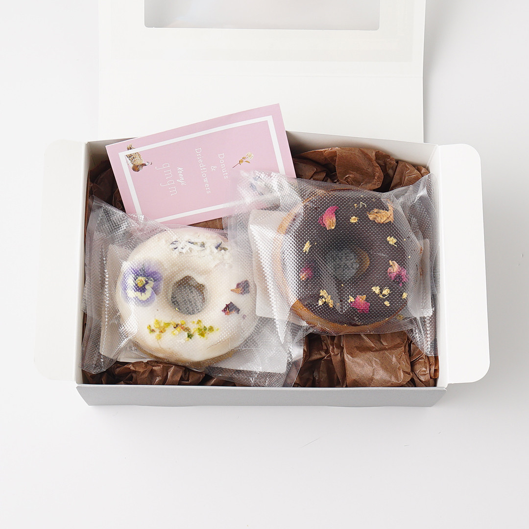 ちょっとしたギフトや差し入れに お花の焼きドーナツ 2個入りbox「A」 洋梨×ラベンダーamp;アールグレイ×ローズ  クリスマス2023（gmgm） | Cake.jp