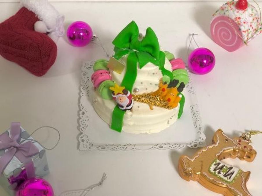 豪華3段ケーキ プレゼントケーキ（マカロン付き）グリーン（緑）リボン 4号 クリスマス2021  1