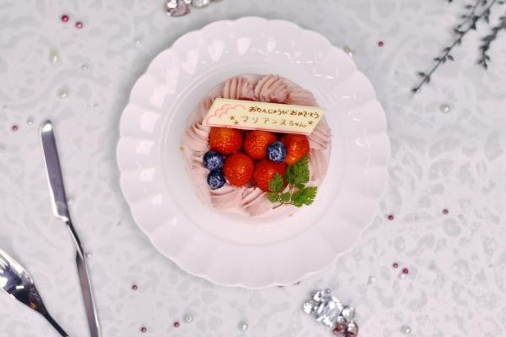 ストロベリー生チーズクリームのバースデーケーキ 2