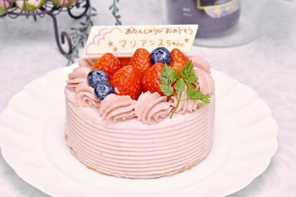 ストロベリー生チーズクリームのバースデーケーキ 1