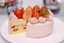 ストロベリー生チーズクリームのバースデーケーキ 3