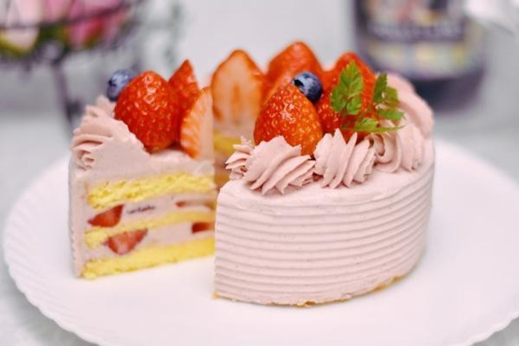 ストロベリー生チーズクリームのバースデーケーキ 3