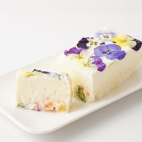 大ヒットお花のスイーツ！ ビオラ＆果物のレアチーズケーキ《グルテンフリー》