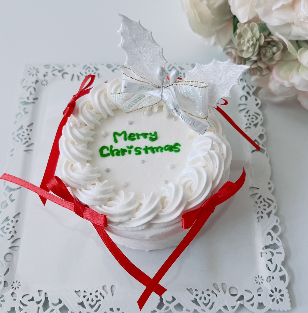 リボンが付いたクリスマスケーキ 4号（La vie en Rose） | Cake.jp