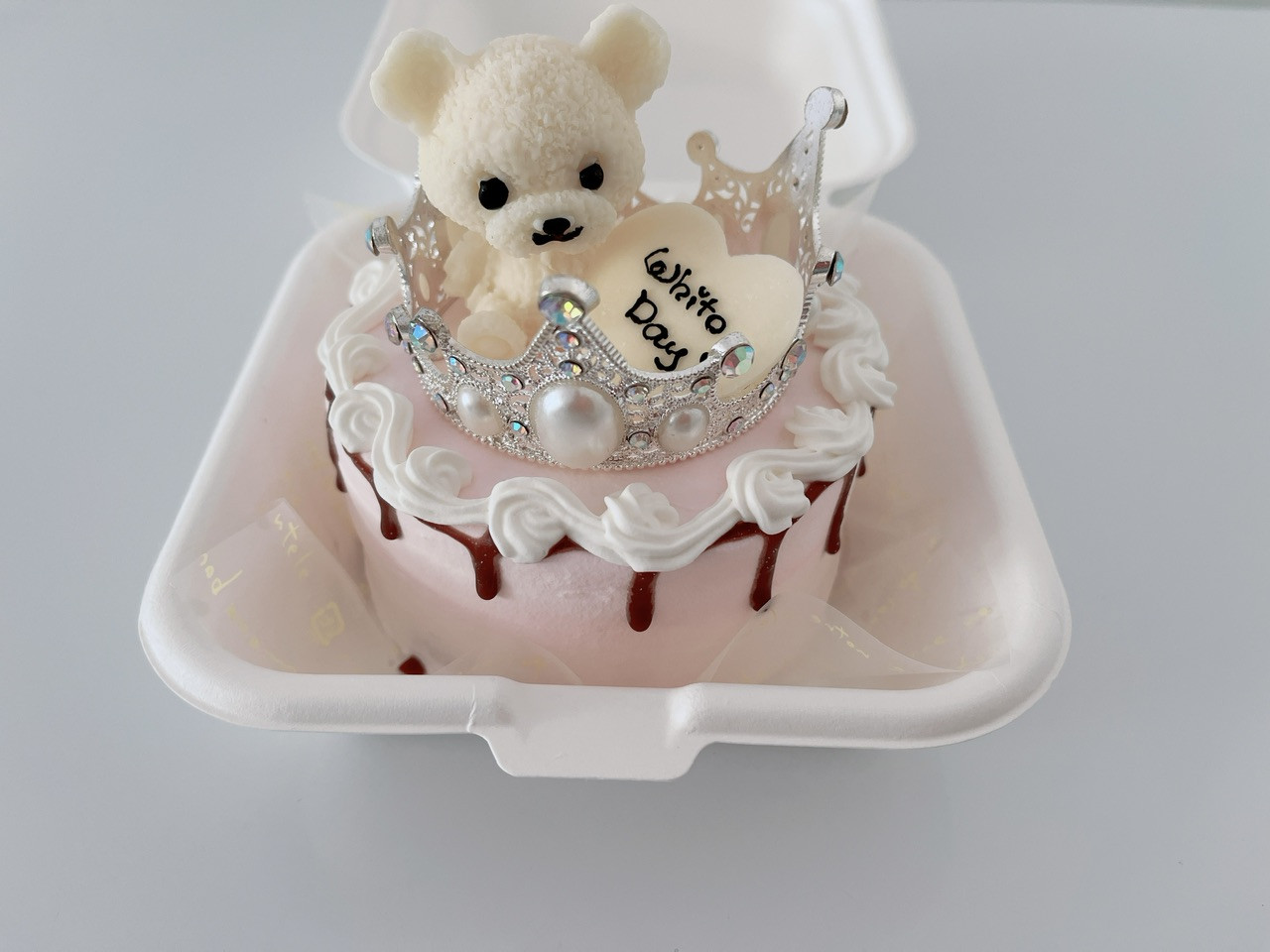 ティアラとくまちゃんのケーキ（色の変更可能） ランチボックス