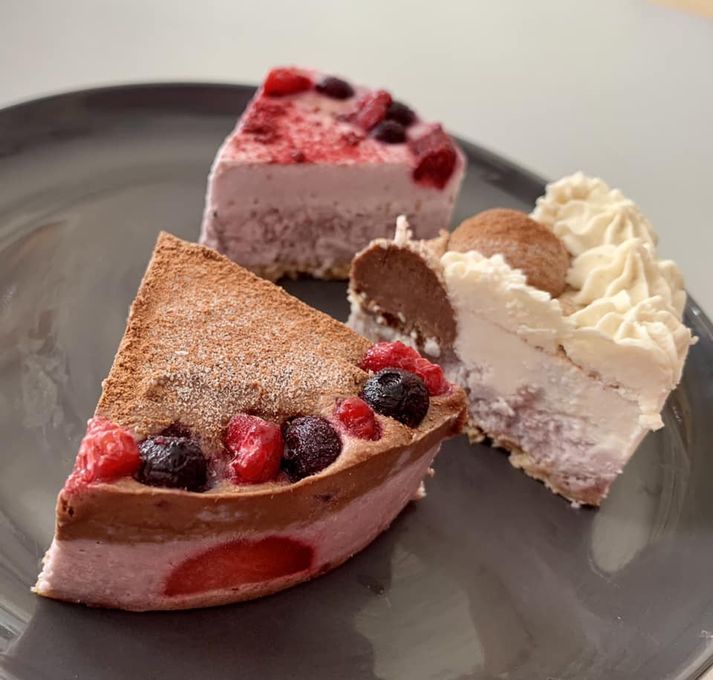 【店頭受取】ヴィーガンRAW クリスマスチョコ×ベリー3号《ヴィーガンケーキ》《ロースイーツ》《アレルギー対応》 3