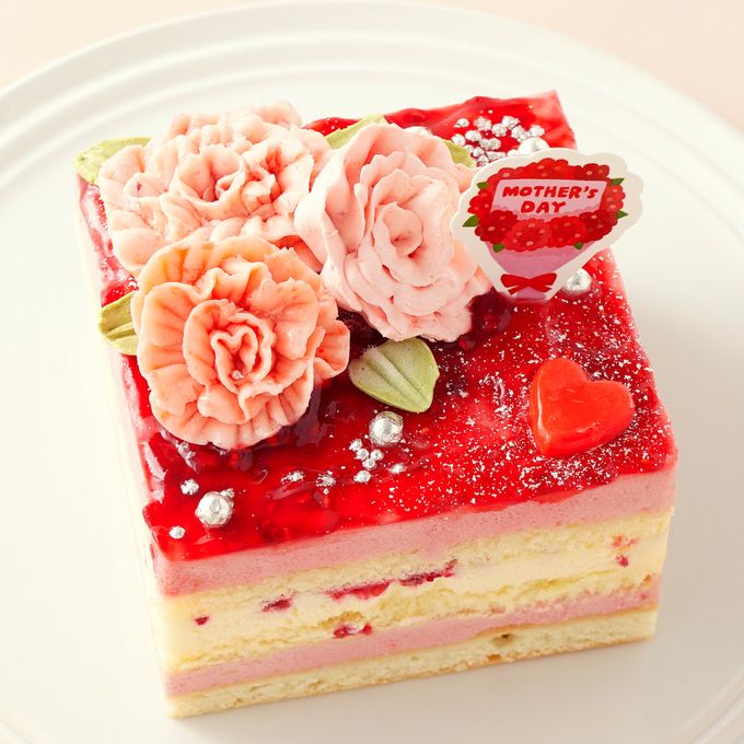 【想いを込めて、花束のケーキを】ツインベリーのカーネーションケーキ