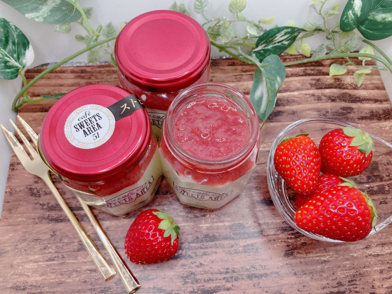 なめらかなティラミス いちご 3個入り（SWEETS AREA51） | Cake.jp