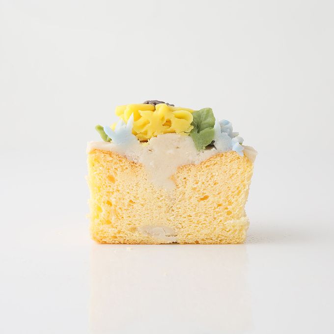 フラワーカップケーキ 2個（あんクリーム）プラス生花ギフトカード 6