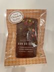 〔チョコレート〕フィナンシェ　　濃厚なクーベルチュールチョコと一緒に焼き上げました。ピスタチオや、いちごフリーズドライをトッピングしてオシャレに仕上げました。 6