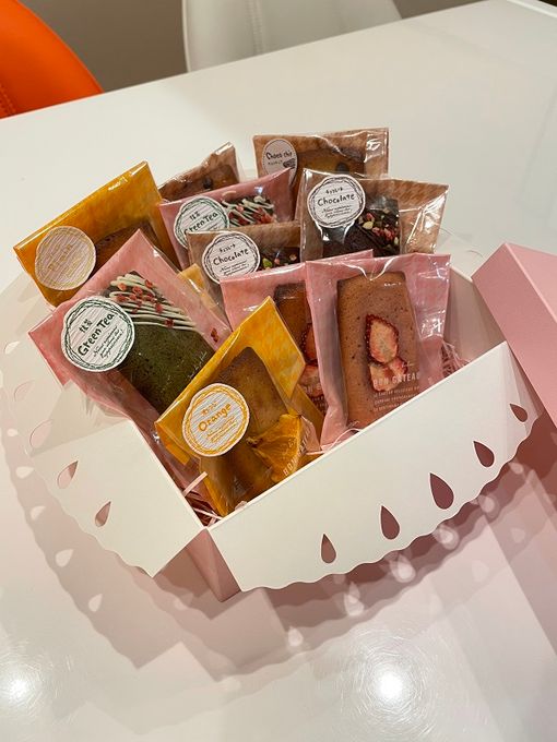 （チョコチップ）フィナンシェ　食感が楽しいカリカリコロコロしたチョコチップを沢山入れて焼き上げたフィナンシェです。 8