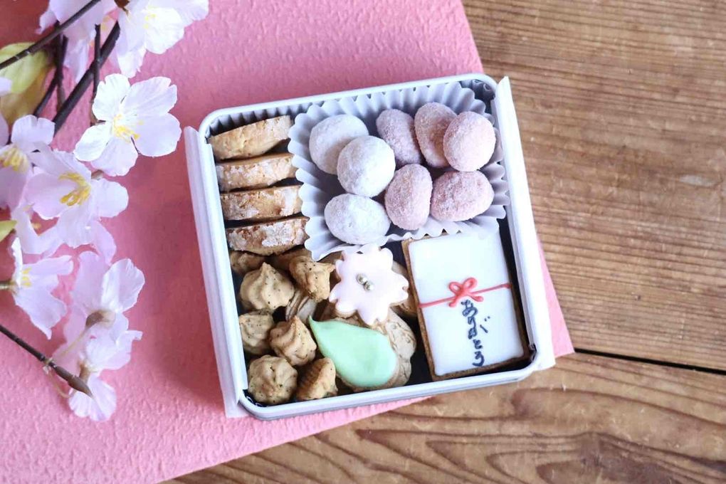 選べるメッセージ！お祝い・内祝いに☆桜のクッキー缶（S）  1