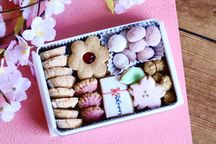 選べるメッセージ！お祝い・内祝いに☆桜のクッキー缶（L）  2