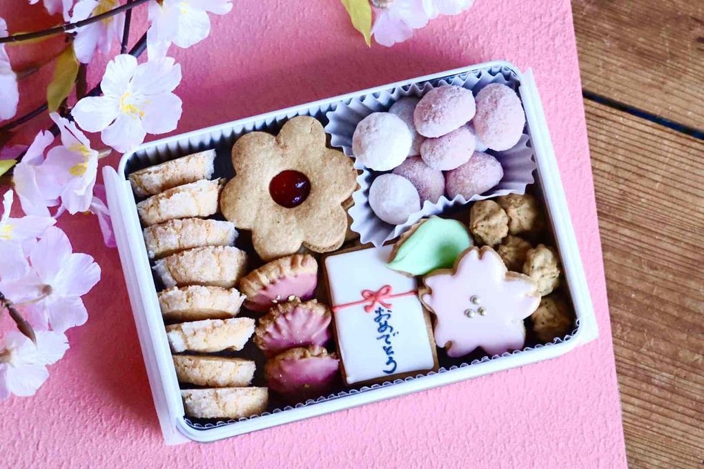 選べるメッセージ！お祝い・内祝いに☆桜のクッキー缶（L）  2