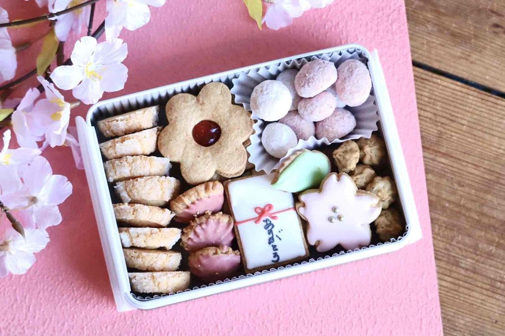 選べるメッセージ！お祝い・内祝いに☆桜のクッキー缶（L）  1