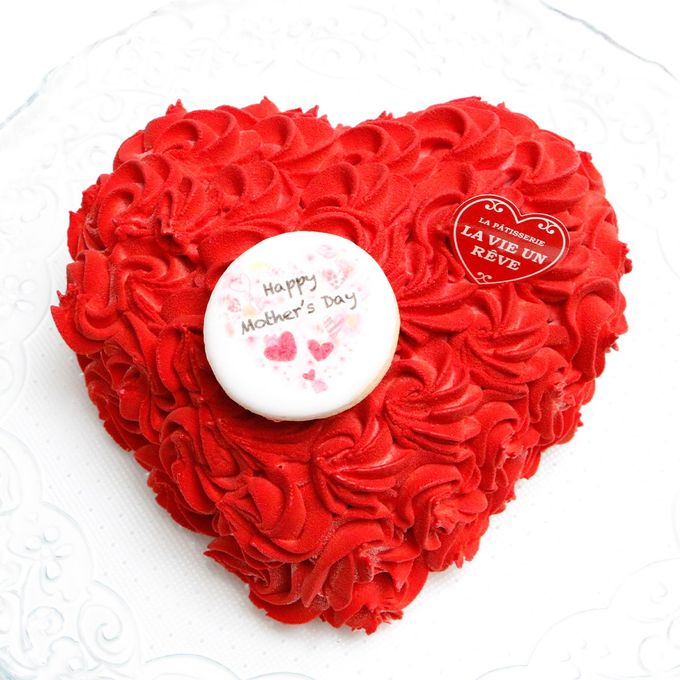 【都内の人気店・パティスリーラヴィアンレーヴ】ハートのレッドローズブーケケーキ4号 母の日2026 2