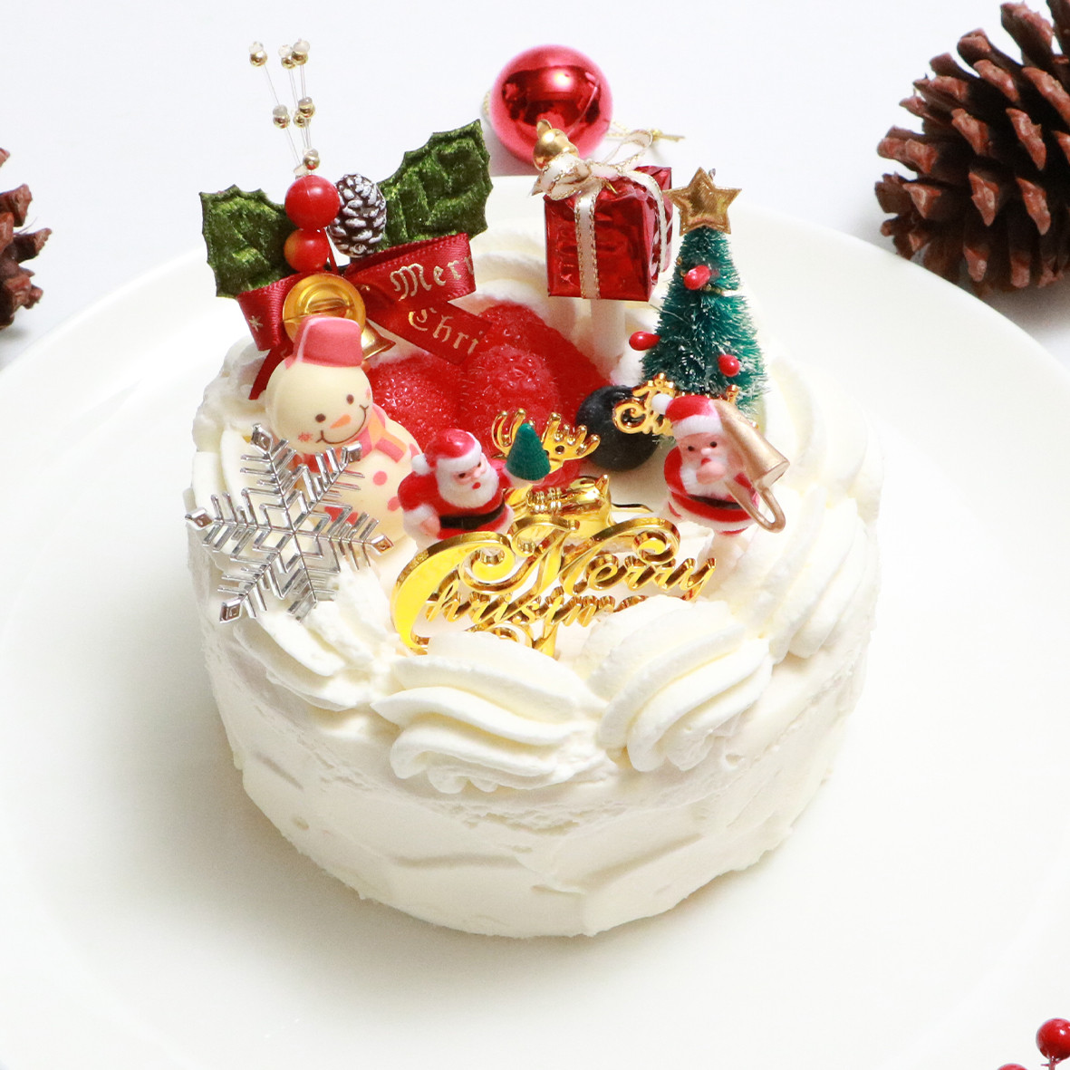N1063苺ショートケーキのようなホワイトクリスマスツリー - メルカリ