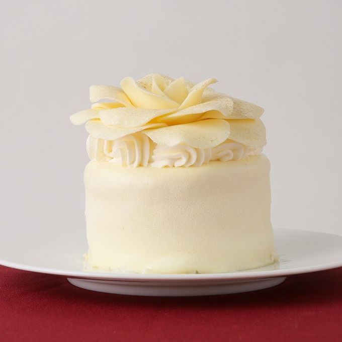 【Cake.jp限定】パティシエ自慢の白いバラのケーキ フルールドネージュブラン 3号 4